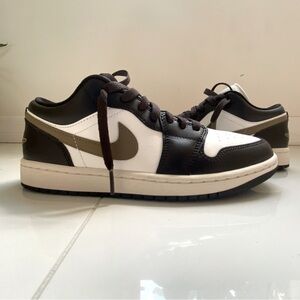 Jordan 1 low olive color way size 8